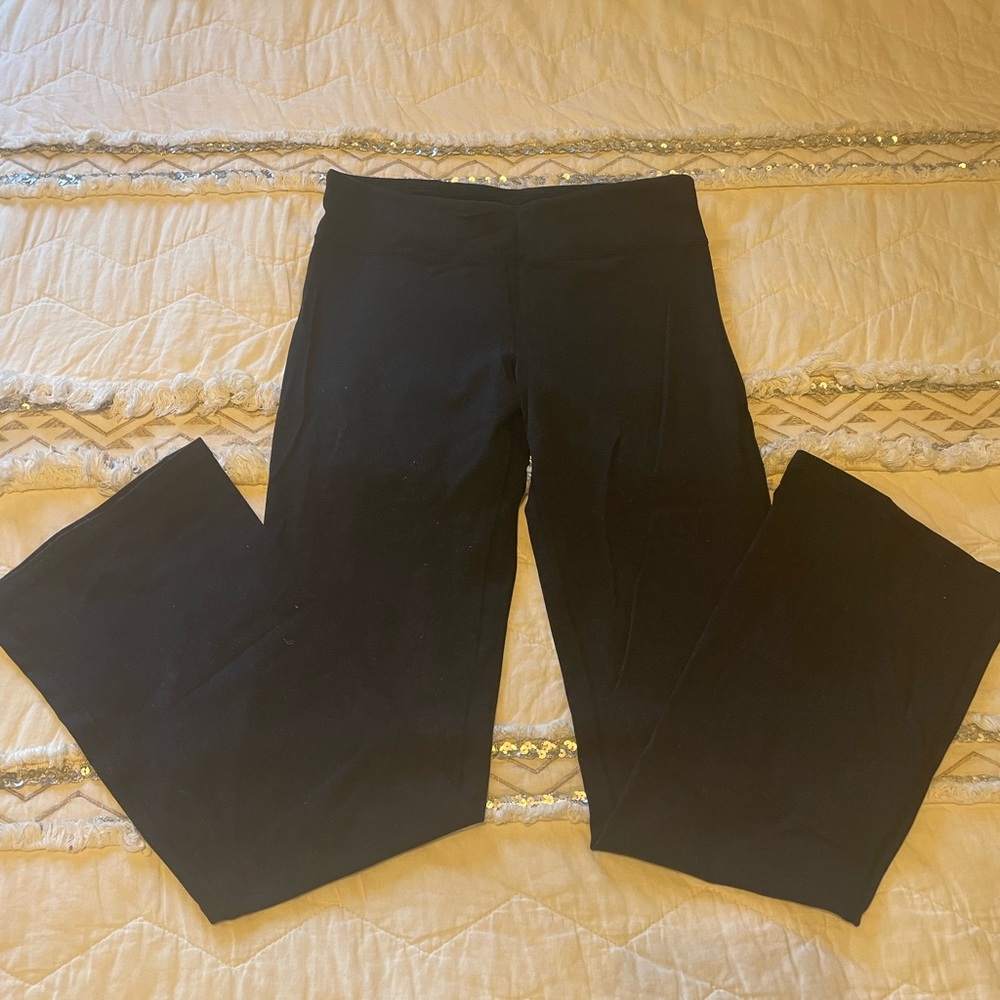 American Eagle Outfitters Women’s Mid-Rise Flare Black Leggings